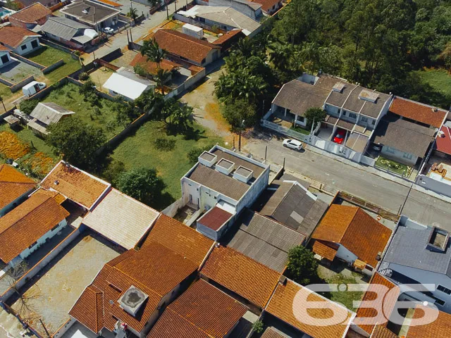 CASA Ă VENDA COM 2 DORMITĂRIOS NO BAIRRO ADHEMAR G