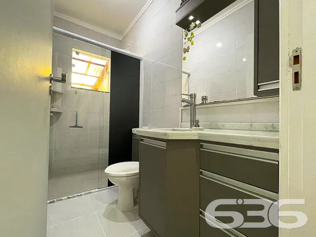 CASA Ă VENDA COM 2 DORMITĂRIOS NO BAIRRO ADHEMAR G