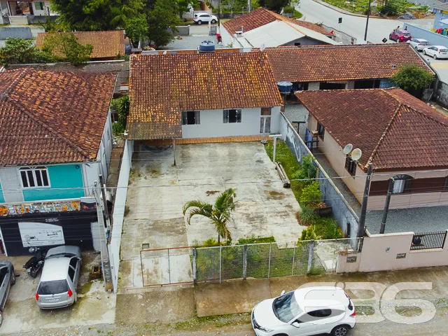 CASA COM 3 QUARTOS NO BAIRRO PARANAGUAMIRIM - ACEI