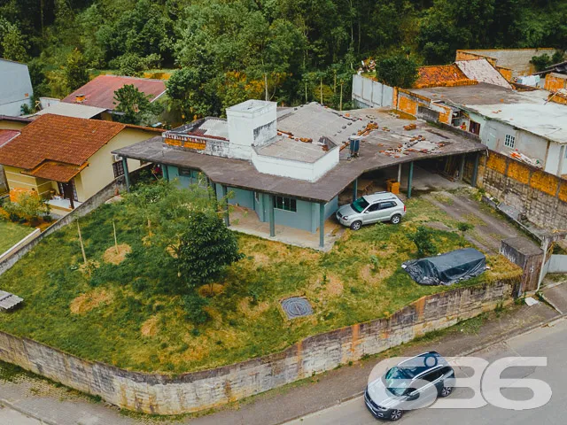 AMPLA RESIDĂNCIA COM DUAS SUĂTES + QUARTO - ESTUDA