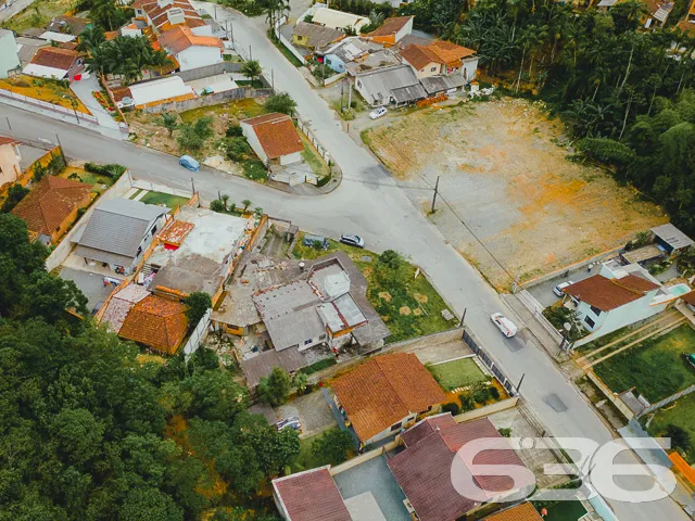 AMPLA RESIDĂNCIA COM DUAS SUĂTES + QUARTO - ESTUDA
