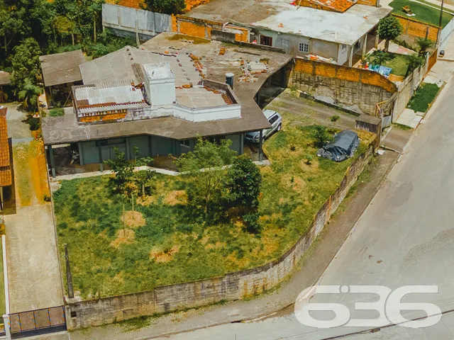 AMPLA RESIDĂNCIA COM DUAS SUĂTES + QUARTO - ESTUDA
