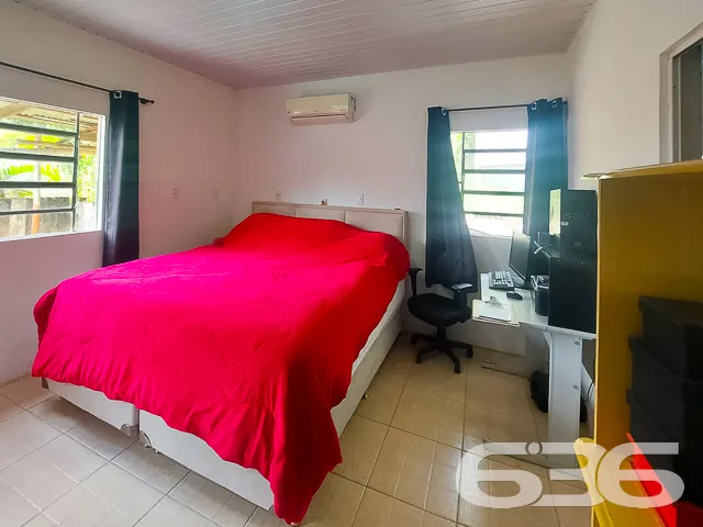 AMPLA RESIDĂNCIA COM DUAS SUĂTES + QUARTO - ESTUDA
