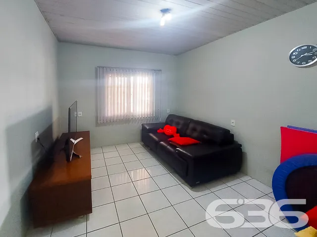 AMPLA RESIDĂNCIA COM DUAS SUĂTES + QUARTO - ESTUDA