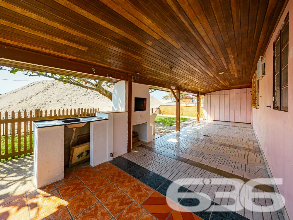 CASA COM VISTA PARA A LAGOA - BALNEÁRIO BARRA DO S