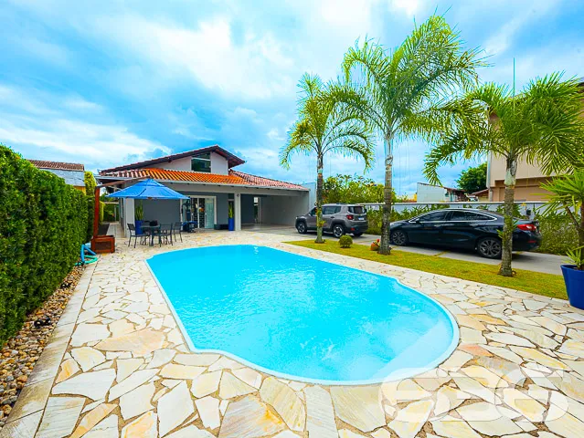 EXCELENTE CASA DE ALTO PADRĂO NO BAIRRO GUANABARA