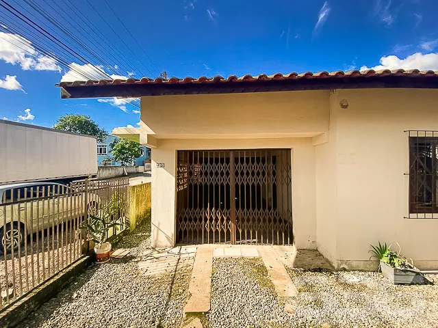 CASA COM 2 QUARTOS, SENDO 1 SUĂTE NO BAIRRO BOEHME