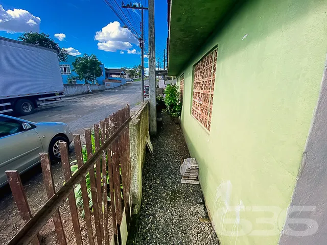 CASA COM 2 QUARTOS, SENDO 1 SUĂTE NO BAIRRO BOEHME