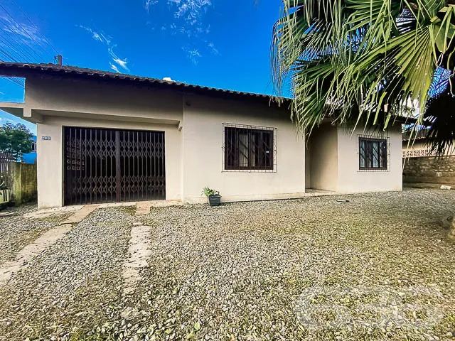 CASA COM 2 QUARTOS, SENDO 1 SUĂTE NO BAIRRO BOEHME