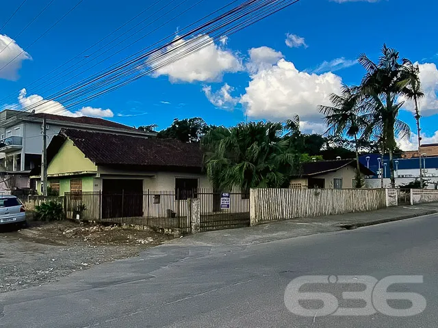 CASA COM 2 QUARTOS, SENDO 1 SUĂTE NO BAIRRO BOEHME