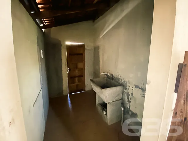 CASA COM 2 QUARTOS, SENDO 1 SUĂTE NO BAIRRO BOEHME