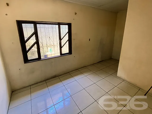 CASA COM 2 QUARTOS, SENDO 1 SUĂTE NO BAIRRO BOEHME