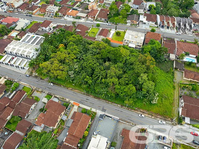 BELÍSSIMO TERRENO NO BAIRRO BOM RETIRO
Este é um