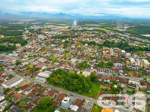 BELÍSSIMO TERRENO NO BAIRRO BOM RETIRO
Este é um