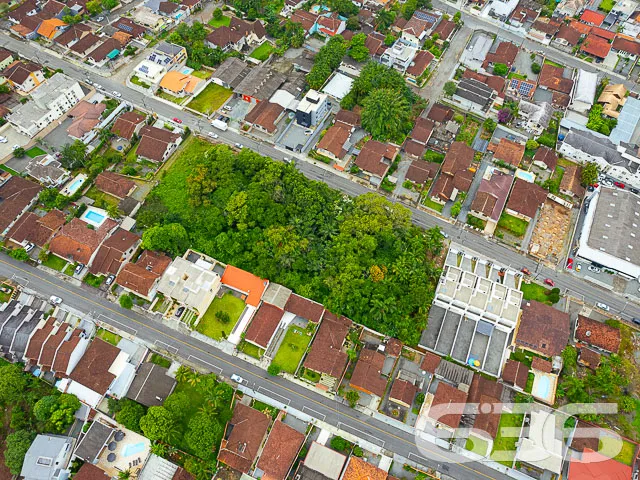 BELÍSSIMO TERRENO NO BAIRRO BOM RETIRO
Este é um