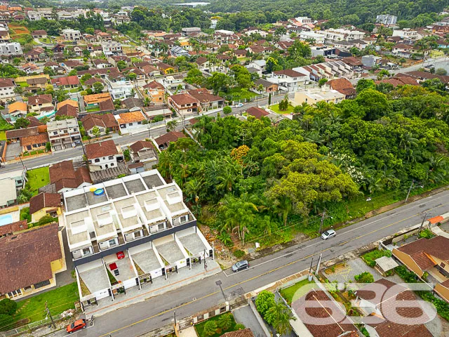BELÍSSIMO TERRENO NO BAIRRO BOM RETIRO
Este é um