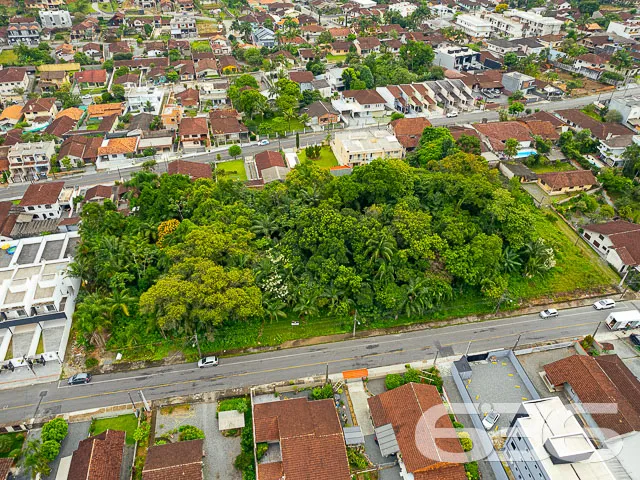 BELÍSSIMO TERRENO NO BAIRRO BOM RETIRO
Este é um