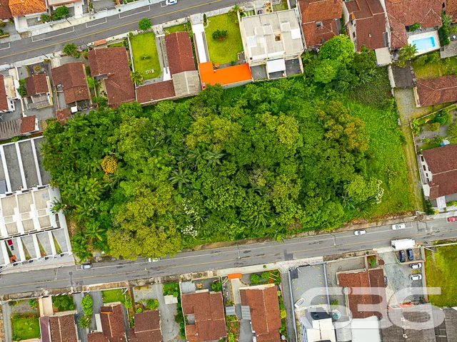 BELÍSSIMO TERRENO NO BAIRRO BOM RETIRO
Este é um