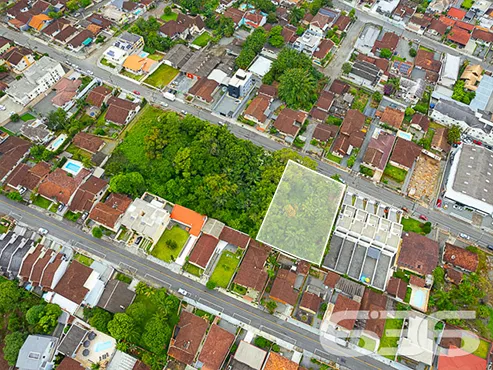 BELÍSSIMO TERRENO NO BAIRRO BOM RETIRO
Este é um