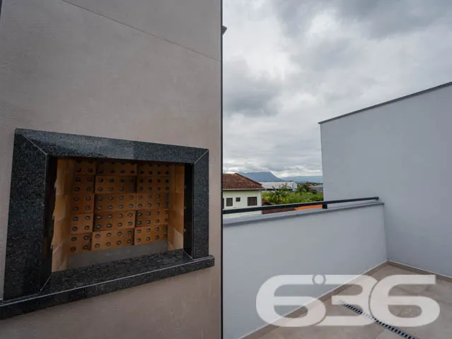 ResidĂȘncia Geminada Moderna em Joinville - Bom Ret