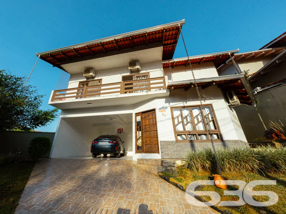 CONFORTO E ELEGÂNCIA NO BAIRRO SAGUAÇU: A CASA QUE