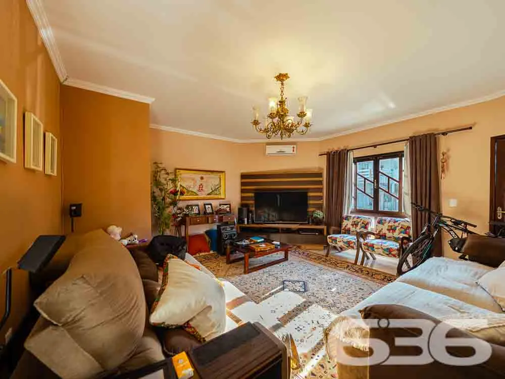 CONFORTO E ELEGÂNCIA NO BAIRRO SAGUAÇU: A CASA QUE