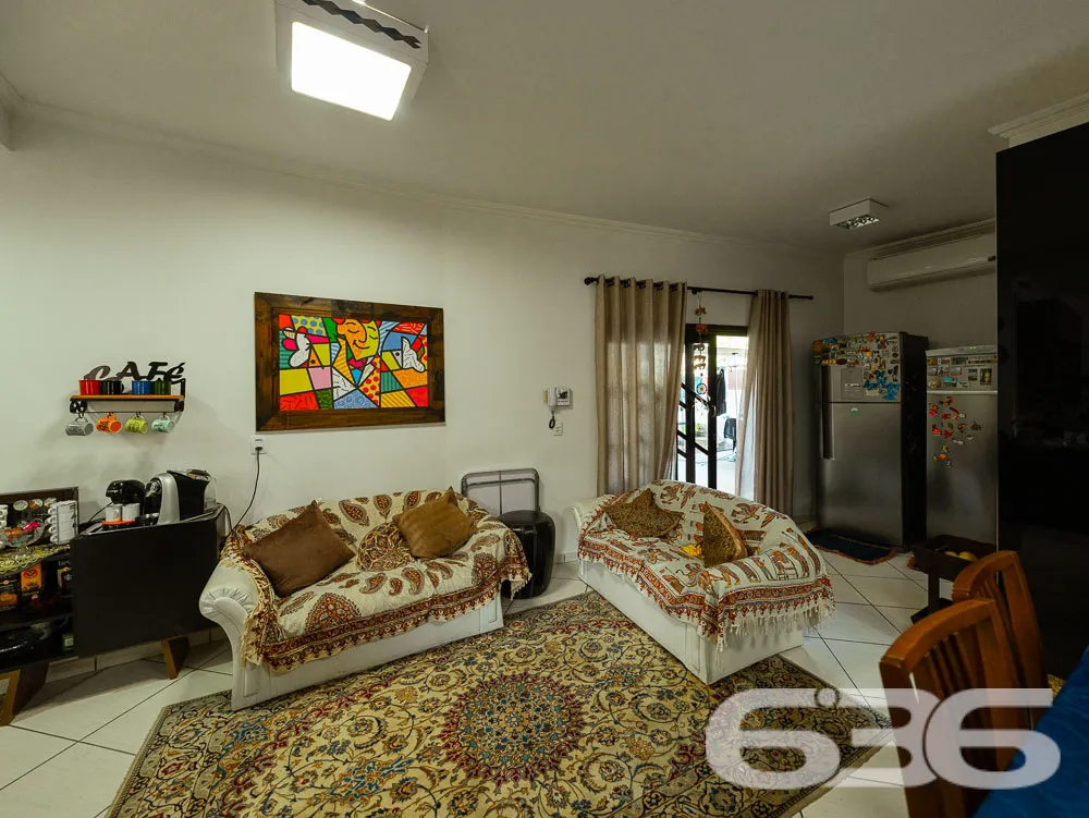 CONFORTO E ELEGÂNCIA NO BAIRRO SAGUAÇU: A CASA QUE