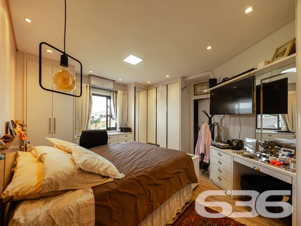 CONFORTO E ELEGÂNCIA NO BAIRRO SAGUAÇU: A CASA QUE