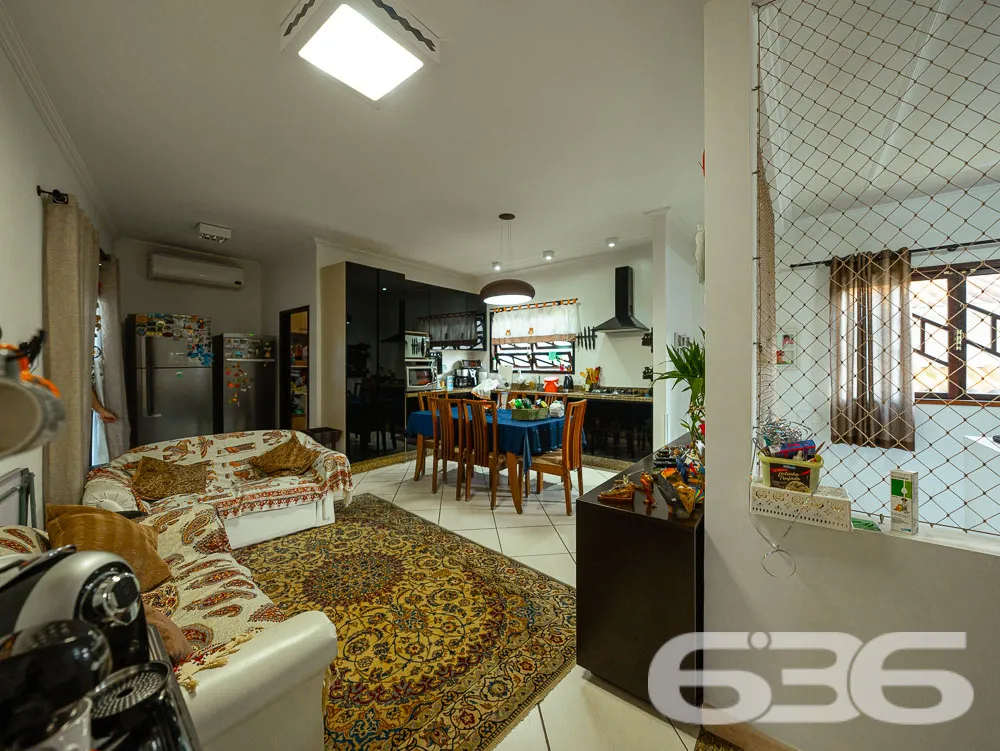 CONFORTO E ELEGÂNCIA NO BAIRRO SAGUAÇU: A CASA QUE