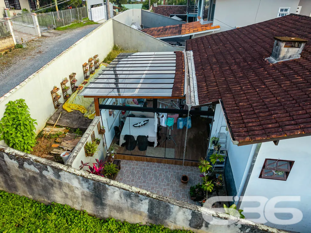 CONFORTO E ELEGÂNCIA NO BAIRRO SAGUAÇU: A CASA QUE