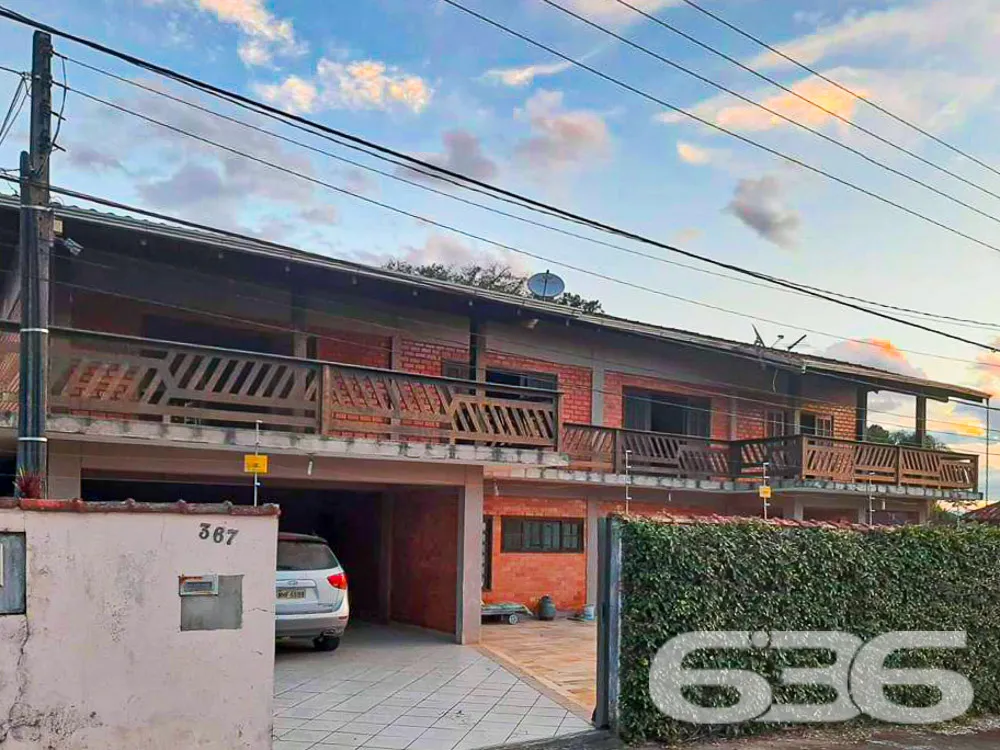 MAGNĂFICO SOBRADO COM 3 QUARTOS NO BAIRRO FLORESTA