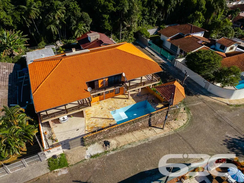 MAGNĂFICO SOBRADO COM 3 QUARTOS NO BAIRRO FLORESTA