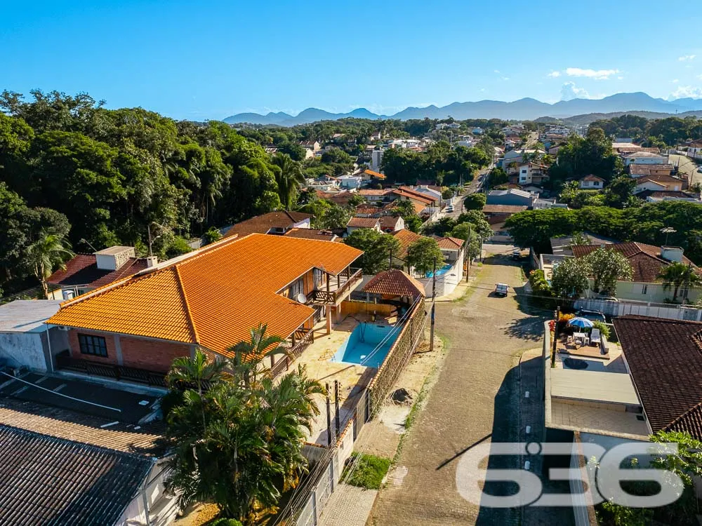 MAGNĂFICO SOBRADO COM 3 QUARTOS NO BAIRRO FLORESTA