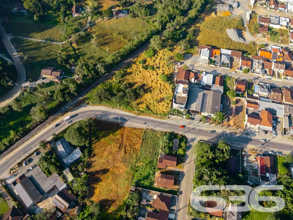 GRANDE TERRENO À VENDA NO BAIRRO NOVA BRASÍLIA
A
