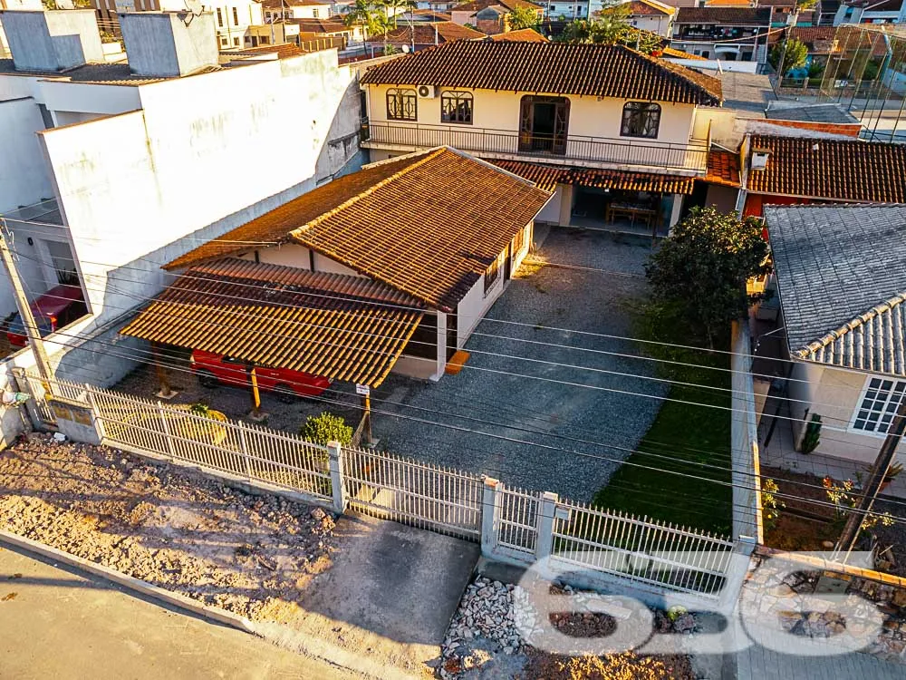 DUAS RESIDĂNCIAS NO BAIRRO AVENTUREIRO - OPORTUNID