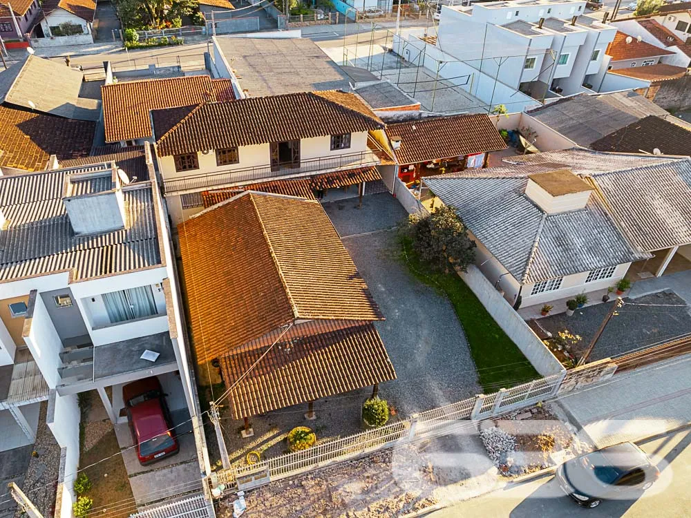 DUAS RESIDĂNCIAS NO BAIRRO AVENTUREIRO - OPORTUNID