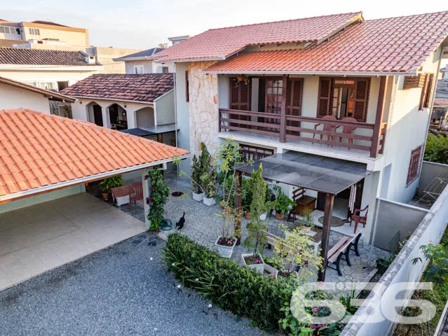 SOBRADO COM SUĂTE + QUARTO NO BAIRRO COSTA E SILVA