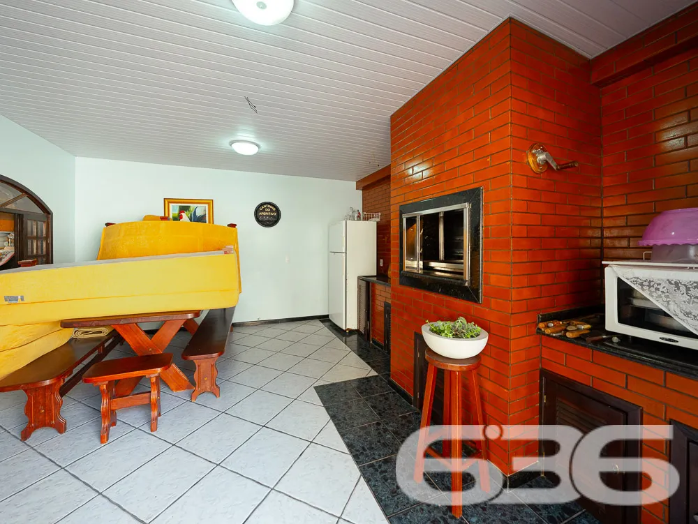 BELA CASA A VENDA, VENHA CONHECER ESTE IMĂVEL NO B