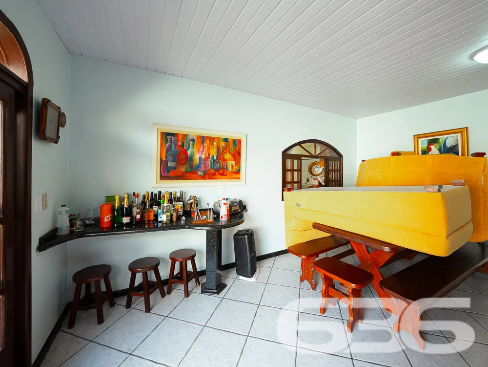 BELA CASA A VENDA, VENHA CONHECER ESTE IMĂVEL NO B