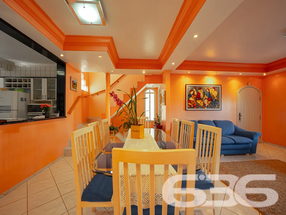 BELA CASA A VENDA, VENHA CONHECER ESTE IMĂVEL NO B