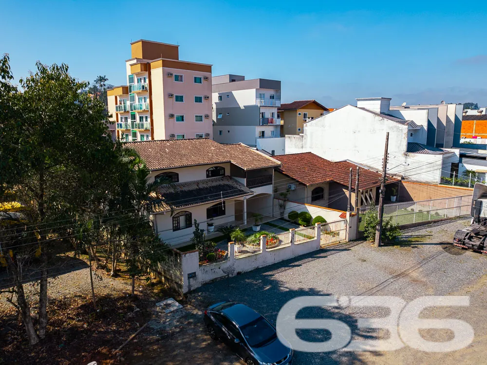 BELA CASA A VENDA, VENHA CONHECER ESTE IMĂVEL NO B
