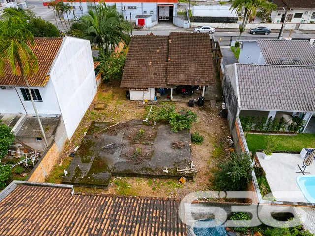 IMÓVEL À VENDA NO BAIRRO AVENTUREIRO COM AMPLO TER