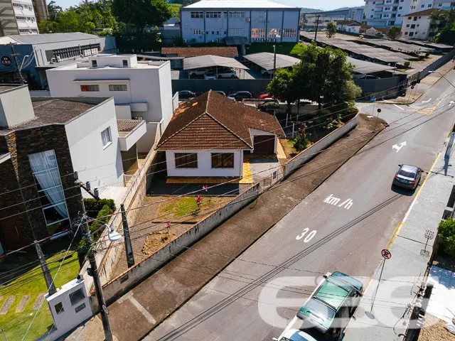 VENDE-SE IMĂVEL NO BAIRRO ATIRADORES - OPORTUNIDAD