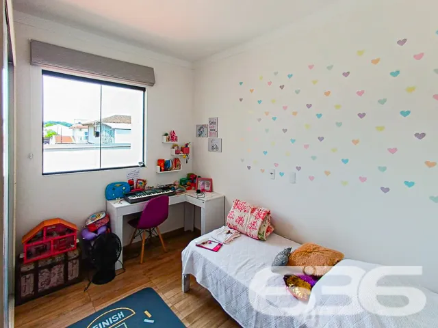 VENDE-SE SOBRADO COM 2 DORMITĂRIOS NO BAIRRO JARDI