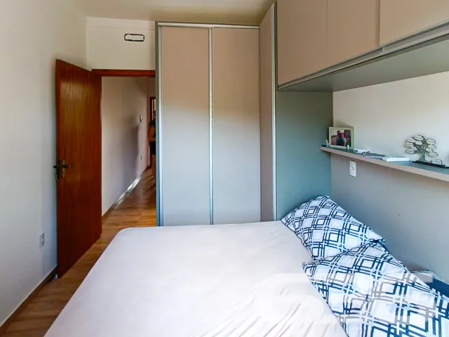 VENDE-SE SOBRADO COM 2 DORMITĂRIOS NO BAIRRO JARDI