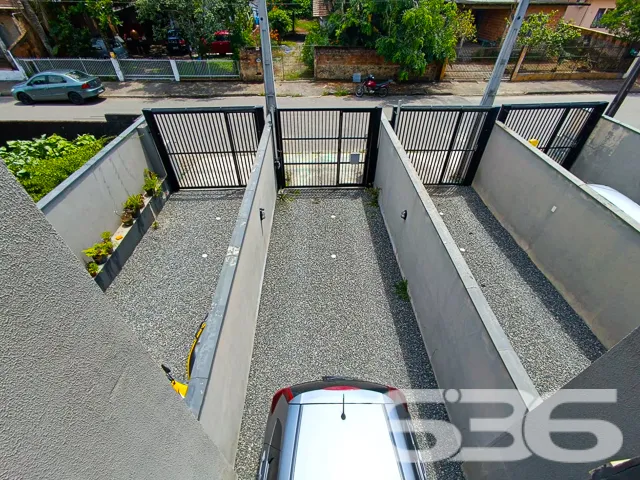 VENDE-SE SOBRADO COM 2 DORMITĂRIOS NO BAIRRO JARDI