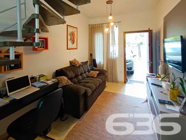 VENDE-SE SOBRADO COM 2 DORMITĂRIOS NO BAIRRO JARDI