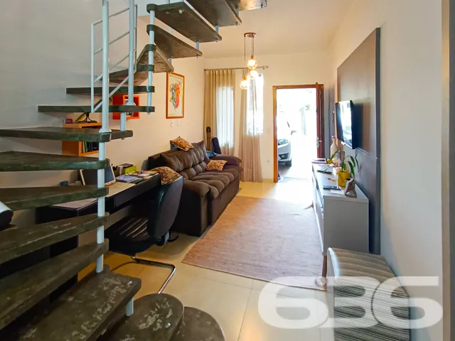 VENDE-SE SOBRADO COM 2 DORMITĂRIOS NO BAIRRO JARDI