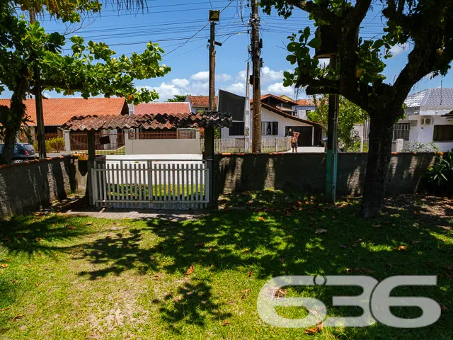 VENDE-SE RESIDÊNCIA COM SUÍTE + 2 DORMITÓRIOS NO C