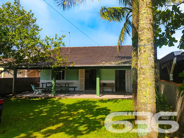 VENDE-SE RESIDÊNCIA COM SUÍTE + 2 DORMITÓRIOS NO C